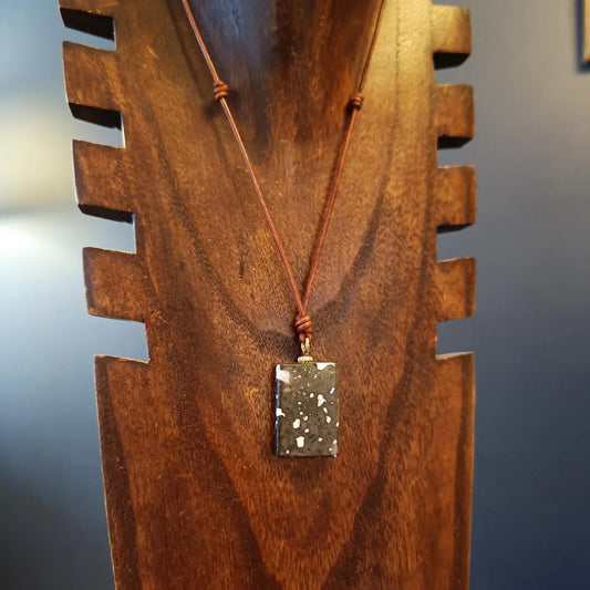 Þingvallasteinn Hálsmen - Icelandic Zeolite Stone Necklace - Zeolite from Þingvellir Iceland